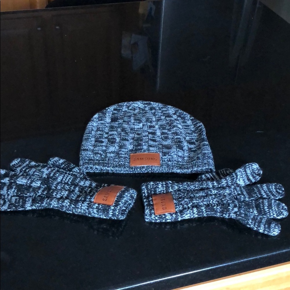 Brand new hat and gloves knit samsung branded